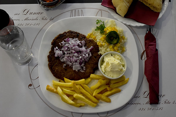 pljeskavica-sa-pomfritom